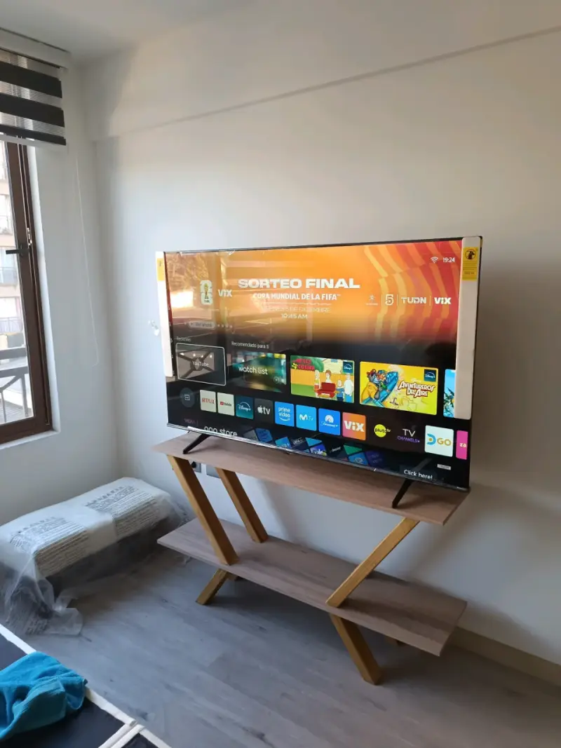 Televisor moderno de pantalla plana Hisense 58 4K - 3