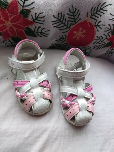 Sandalias infantiles blanco y rosado - miniatura 1