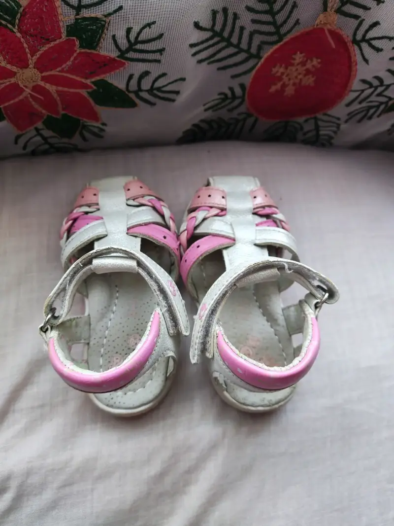 Sandalias infantiles blanco y rosado - 2