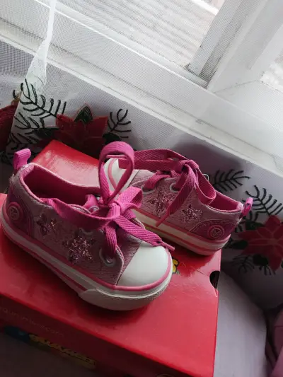Zapatillas rosadas con estrellas - miniatura 1