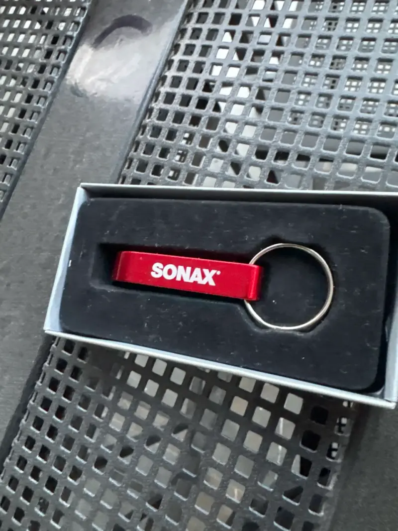 Llavero abridor rojo SONAX