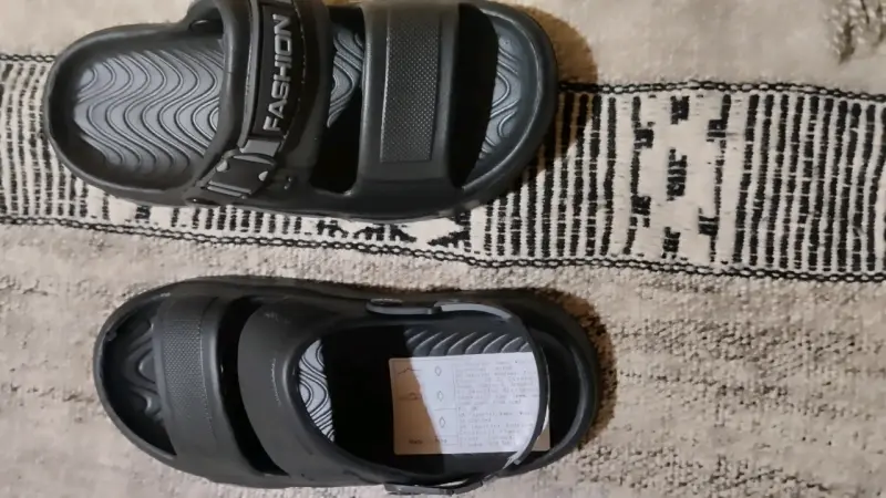 Sandalias negras de velcro - 1