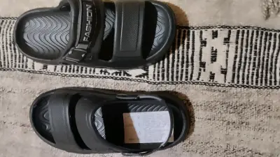 Sandalias negras de velcro - miniatura 1