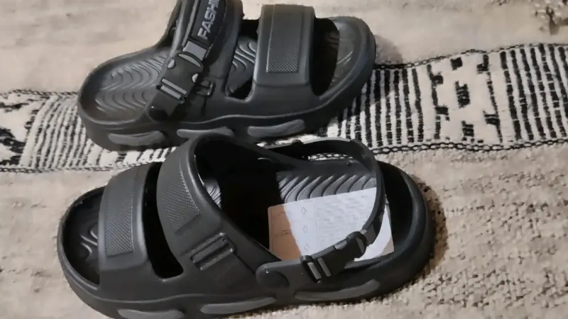 Sandalias negras de velcro - 2