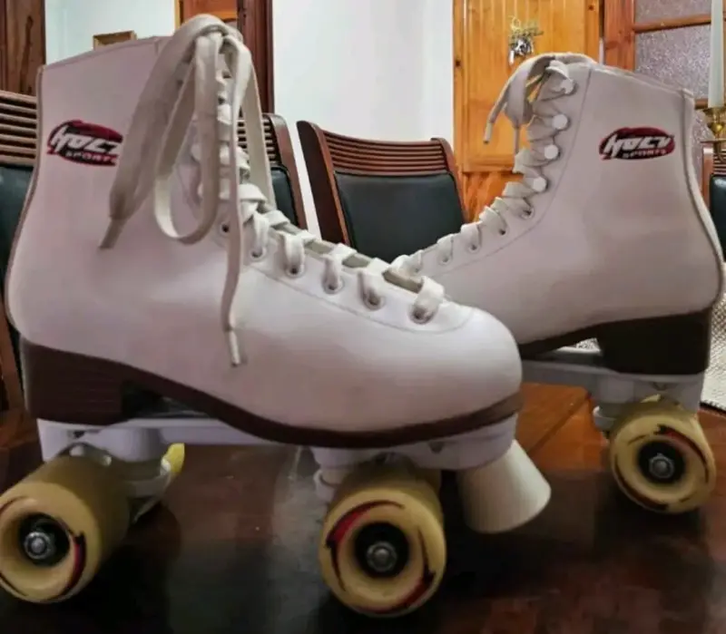 Patines de cuatro ruedas blancos - 4
