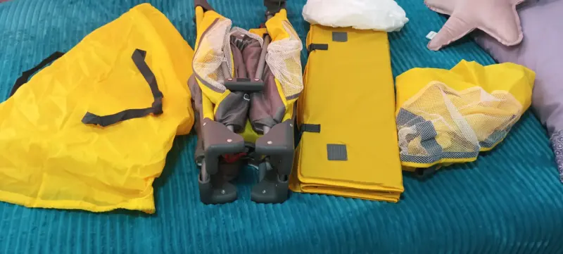 Cu a para bebe de color amarillo