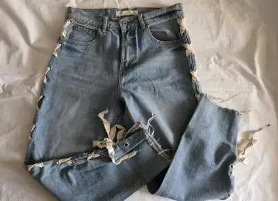 Jeans azules con cintas laterales - miniatura 1