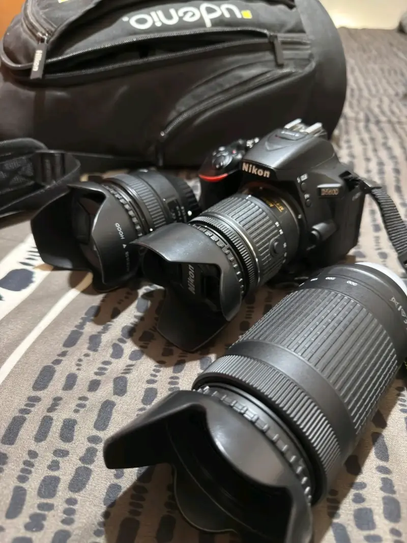 Cámara Nikon D5600 con lentes - 1