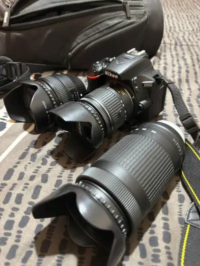 Cámara Nikon D5600 con lentes - miniatura 2