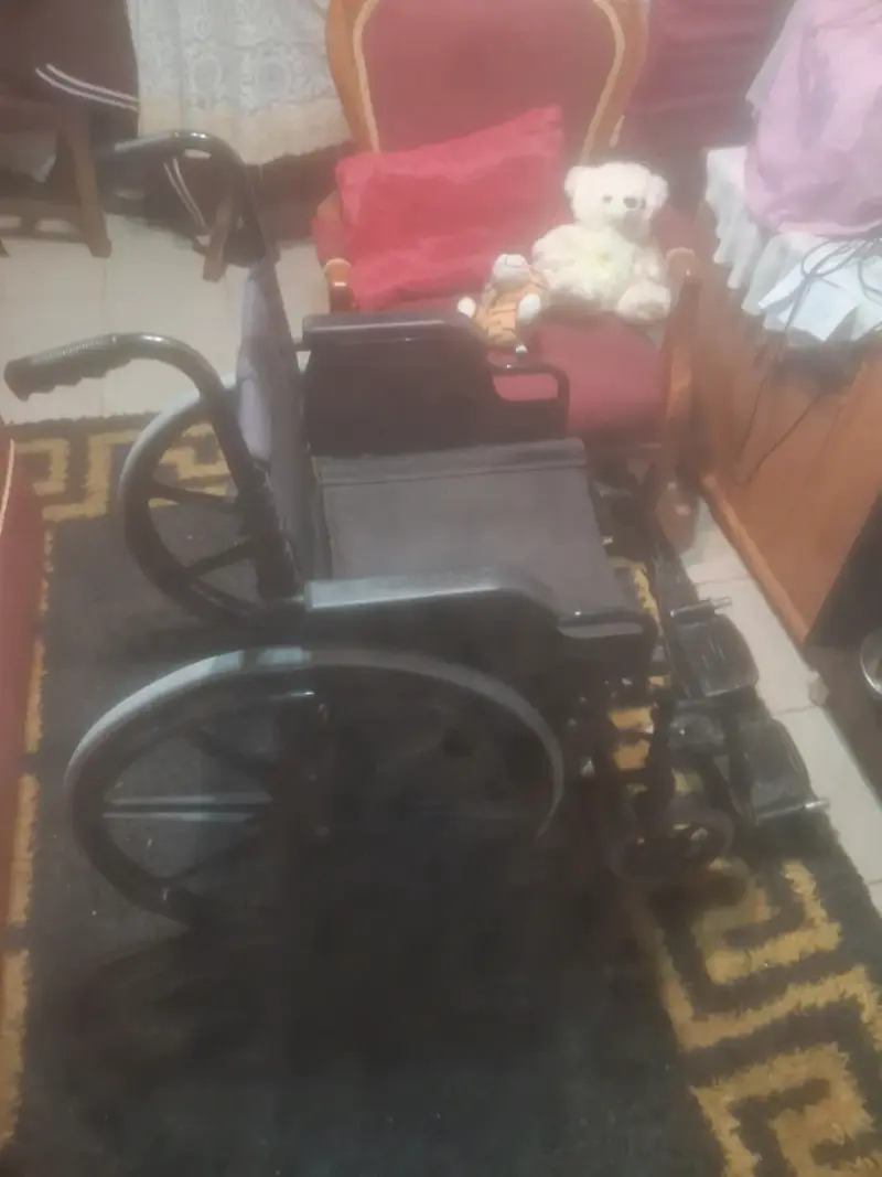 Silla de ruedas plegable negra - 3