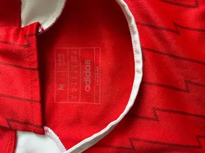 Camiseta roja Arsenal oficial - miniatura 3