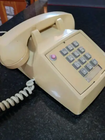Teléfono vintage beige numerado - miniatura 3