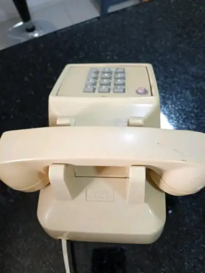 Teléfono vintage beige numerado - miniatura 4