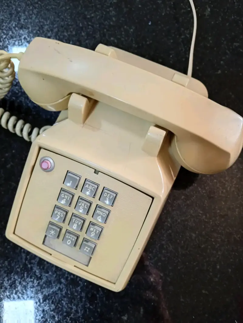Teléfono vintage beige numerado - 5