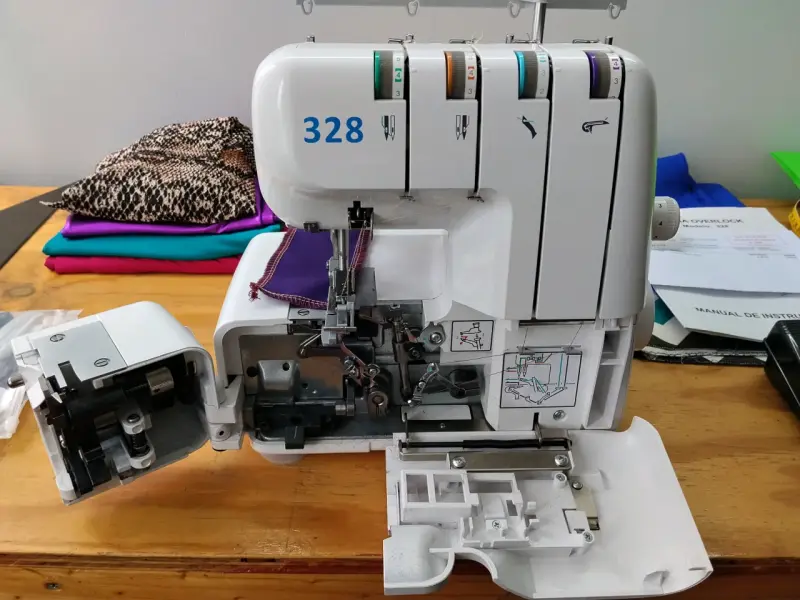 Máquina overlock Nagoya 328 - 2