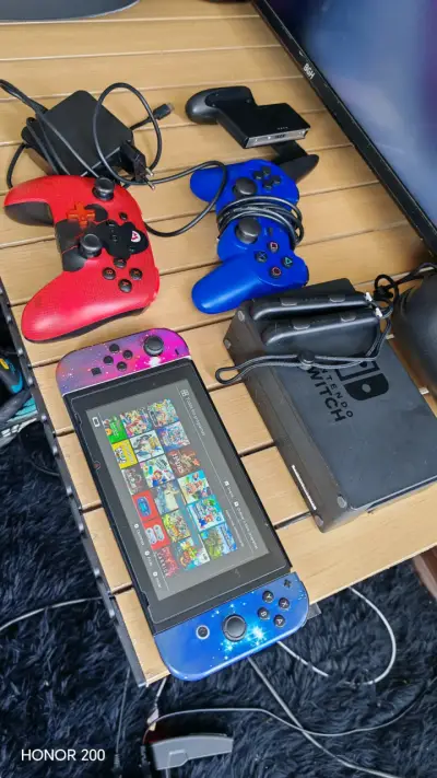 Consola Nintendo Switch con accesorios - miniatura 1