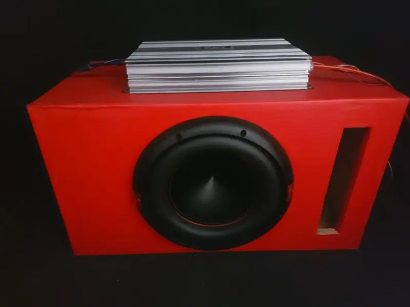 Subwoofer 12" con amplificador