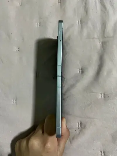 Teléfono plegable en buen estado - miniatura 3