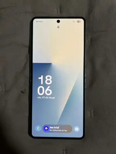 Teléfono plegable en buen estado - miniatura 5