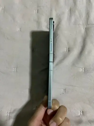 Teléfono plegable en buen estado - miniatura 6
