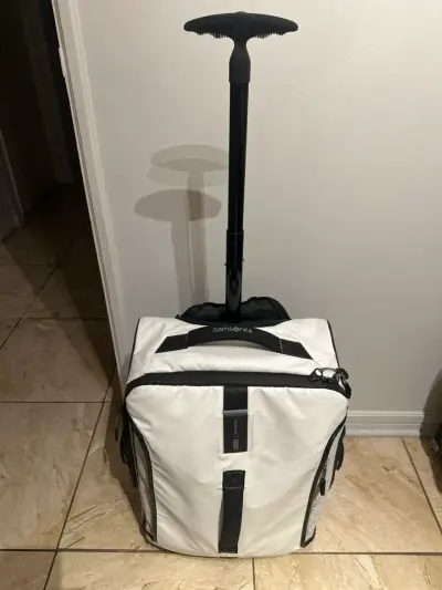 Maleta Samsonite blanca con ruedas - miniatura 1