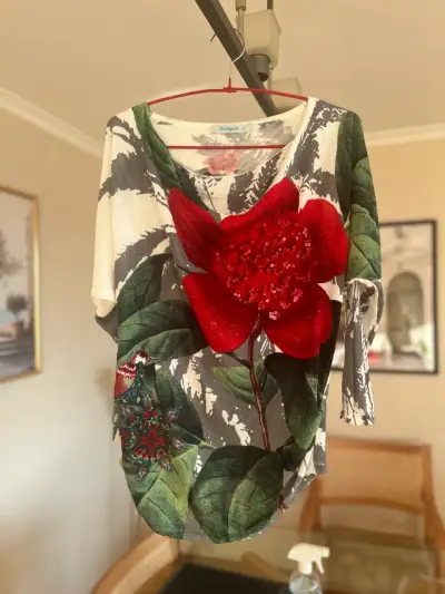 Polera estampada con flor S - miniatura 1