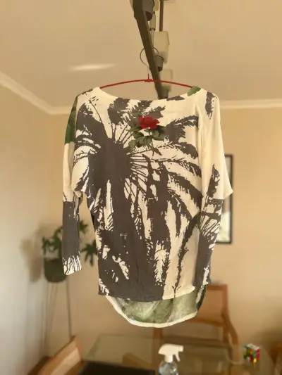 Polera estampada con flor S - miniatura 4