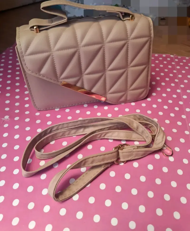 Cartera marrón con pañuelo decorativo - 2