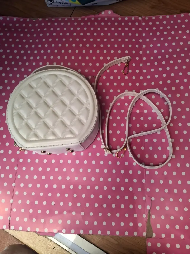 Cartera marrón con pañuelo decorativo - 4