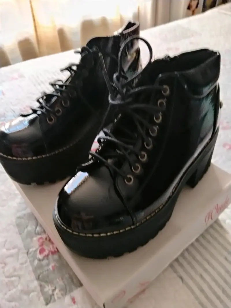 Botines negros de charol - 1