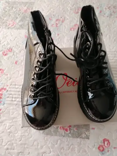 Botines negros de charol - miniatura 2