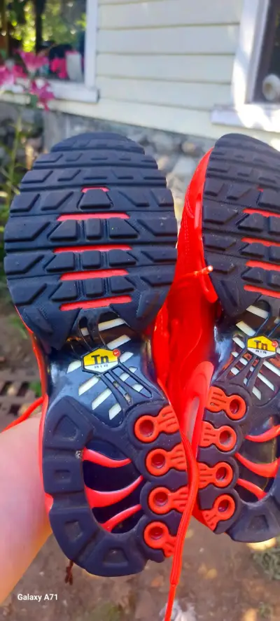 Zapatillas deportivas rojas - miniatura 2
