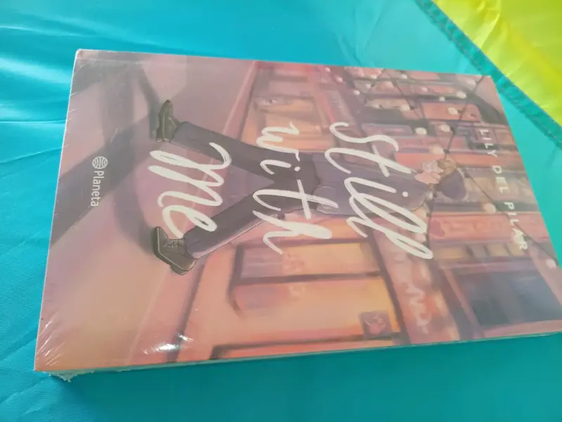 Libro 'Still With Me' de Lily Del Pilar - 4