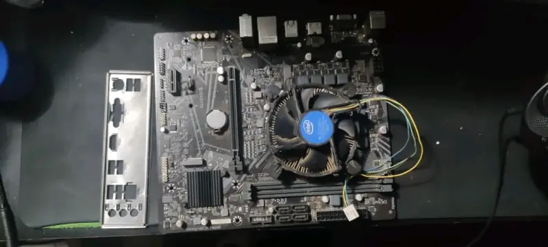 Placa madre con disipador Intel - 1