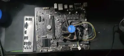 Placa madre con disipador Intel - miniatura 1