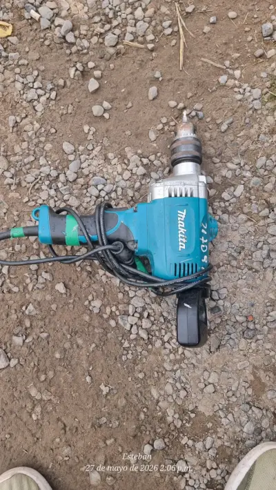 Taladro eléctrico Makita usado - miniatura 1