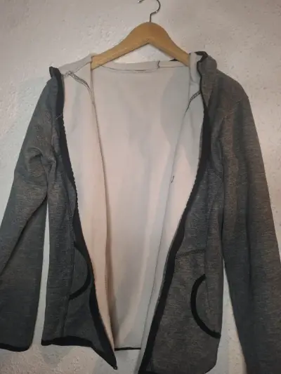 Chaqueta con capucha Upp! - miniatura 2