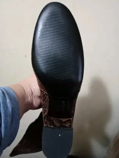 Botas cuero serpiente café - miniatura 4