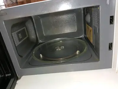 Horno Microondas Ursus Trotter 18 ltrs - miniatura 2
