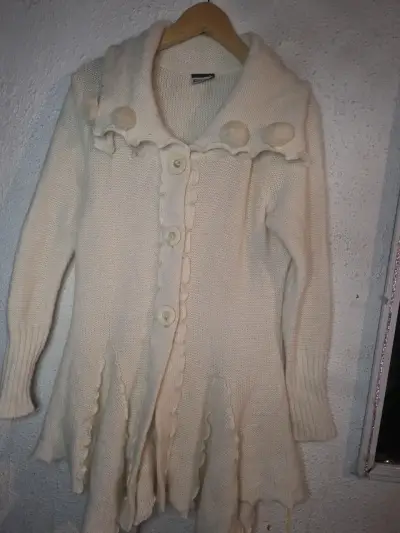 Cardigan beige largo con botones - miniatura 1