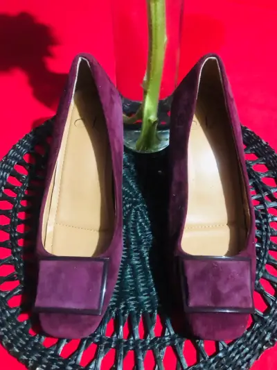 Zapatos de taco morados elegante - miniatura 2