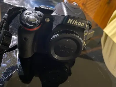 Cámara Nikon D5600 DSLR - miniatura 1