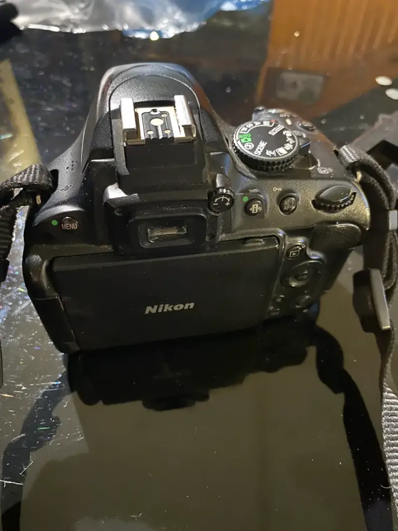 Cámara Nikon D5600 DSLR - 2