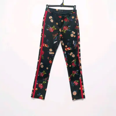 Pantalón floral negro - miniatura 1