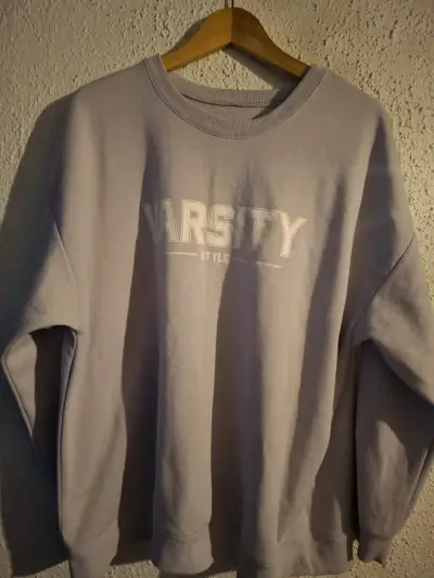 Polerón lila con estampado Varsity - miniatura 2