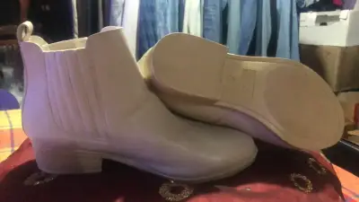 Botines beige de cuero - miniatura 1