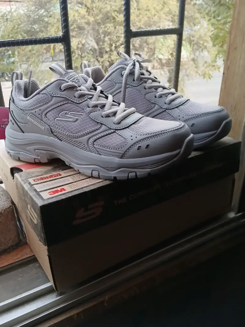 Zapatillas deportivas grises - 1