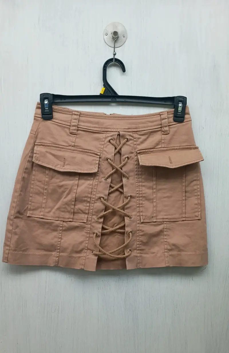 Falda corta beige con lazos - 1