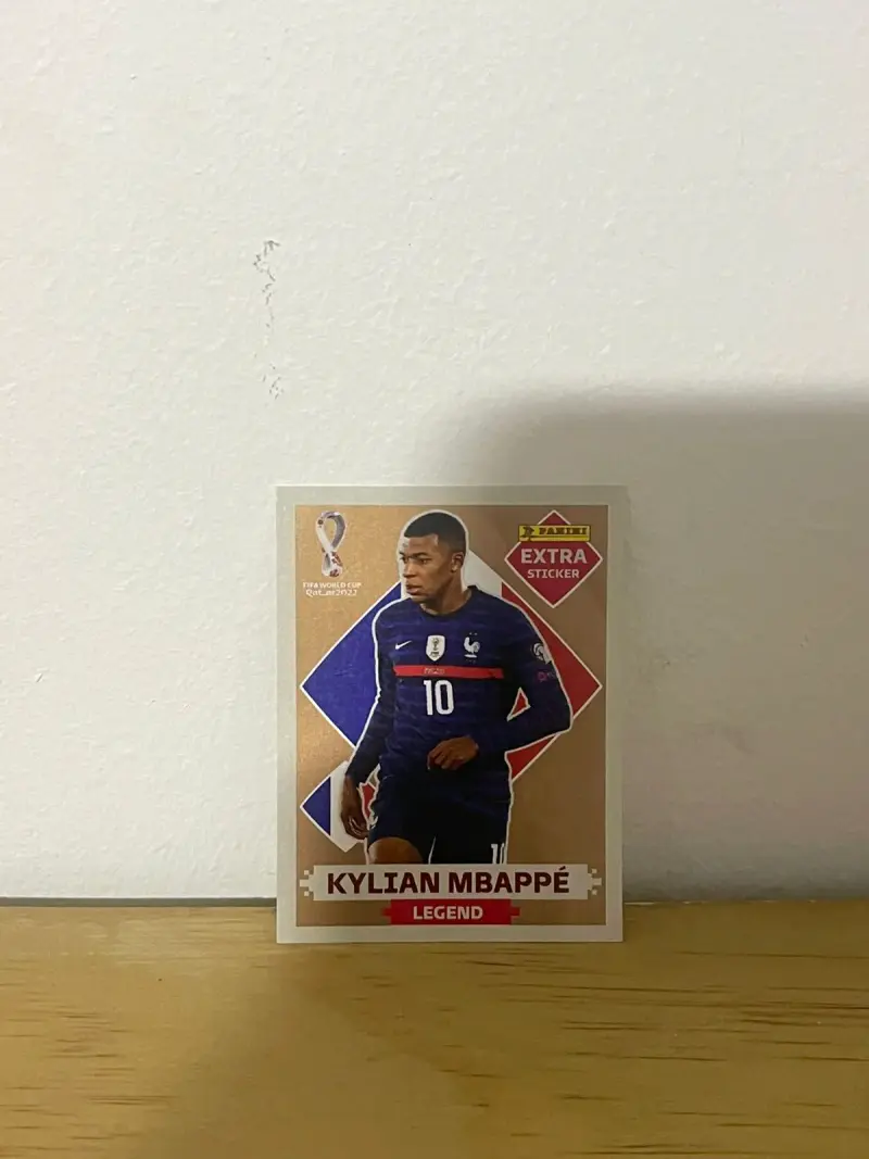 Lámina Extra Kylian Mbappé FIFA 2022