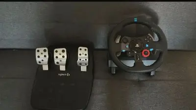 Volante y pedales Logitech para PlayStation - miniatura 1